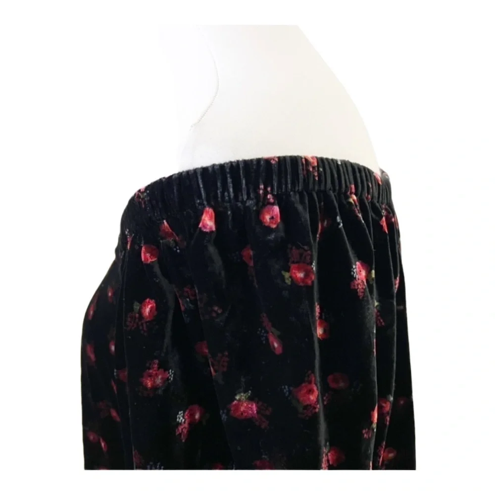 Ann Taylor Loft Velvet Floral Puff Sleeve V-Neck Blouse Black Red Size Medium - Picture 7 of 11